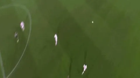 弗里克要求球队保持谦逊，勿过度渲染三冠王目标